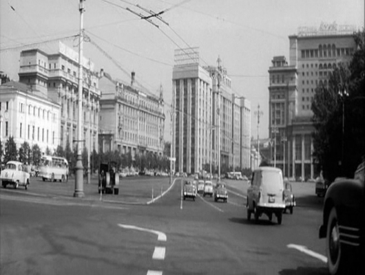 Я шагаю по Москве - В такси по Манежной площади
