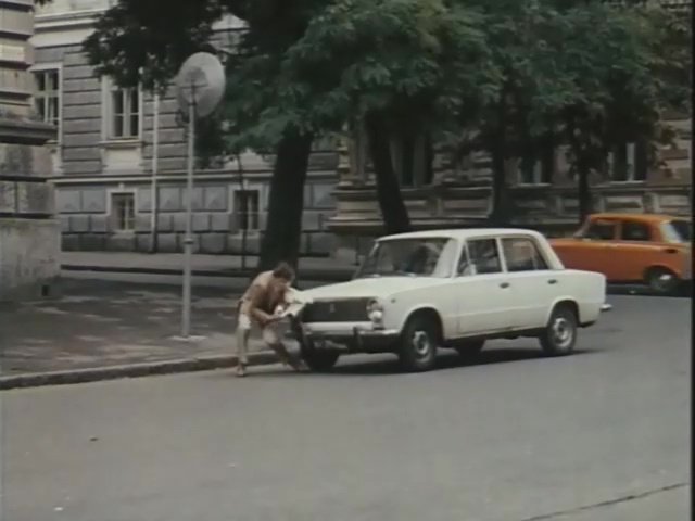 Берегите женщин - Валерия Степановна сбивает Костика на автомобиле