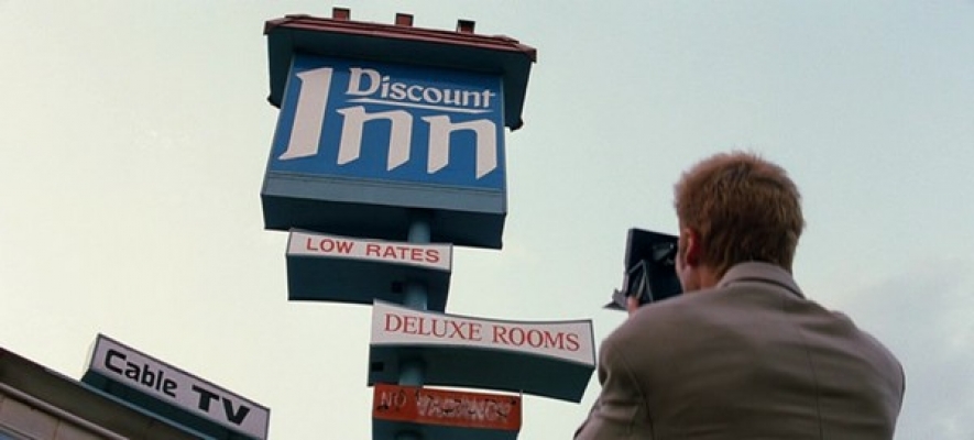 Memento - Leonard's ‘Discount Inn’ 
