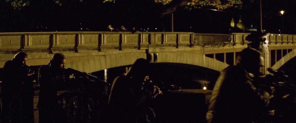 Mission: Impossible – Ghost Protocol - Police shoot the Ethan 