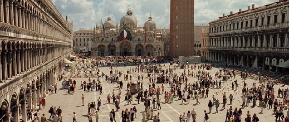 Casino Royale - Bond and Vesper Hotel